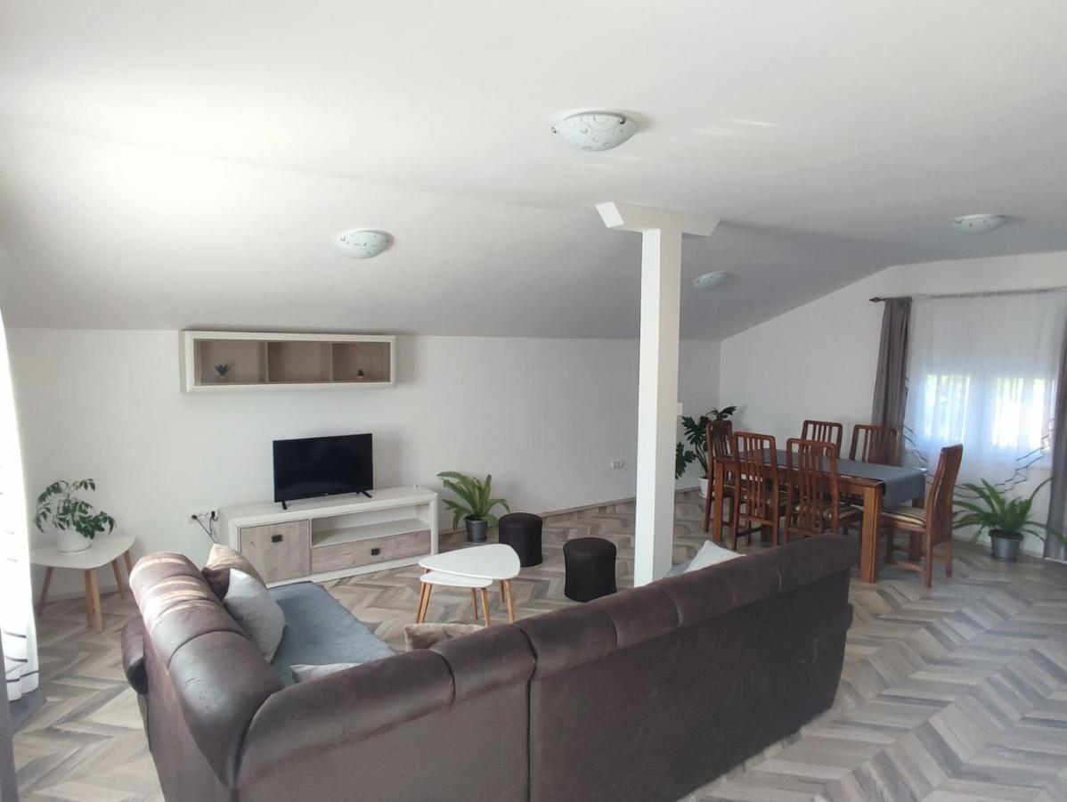 Apartman Flora Vrdnik Luaran gambar